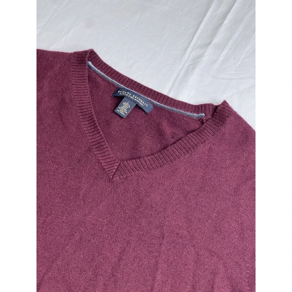 Banana Republic Sweater Mens L Burgundy Extra Fine‎ Merino 100% Wool V Neck